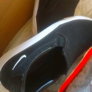 Black nike canvas shoe